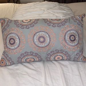 Decorative pillow